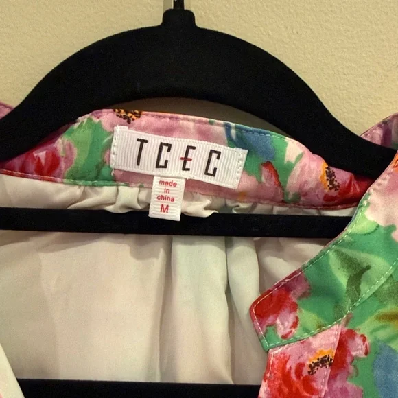 TCEC Floral Dress Medium – Smocked Waist & Ruffle Sleeves, Perfect for Spring - Picture 2 of 3